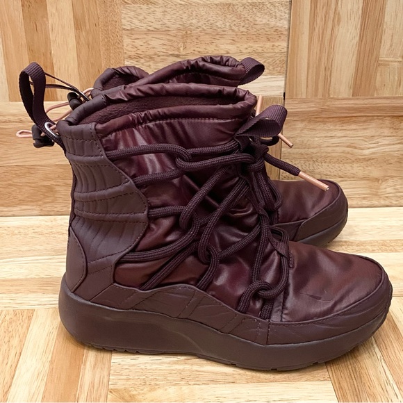 NIKE “Tanjun” High Rise Women’s Boots Lightweight in Burgundy Crush Size 5 - Picture 3 of 14